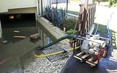 aspirazione acqua in un magazzino