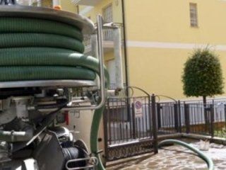 intervento di manutenzione in una fognatura