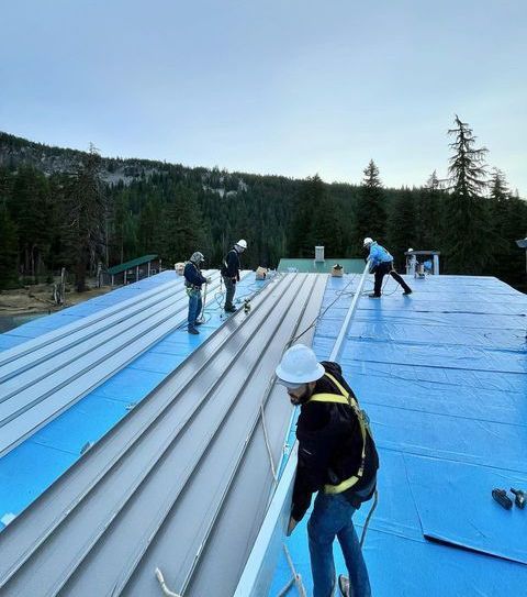 Residential roof repair contractor in Altamont, Oregon