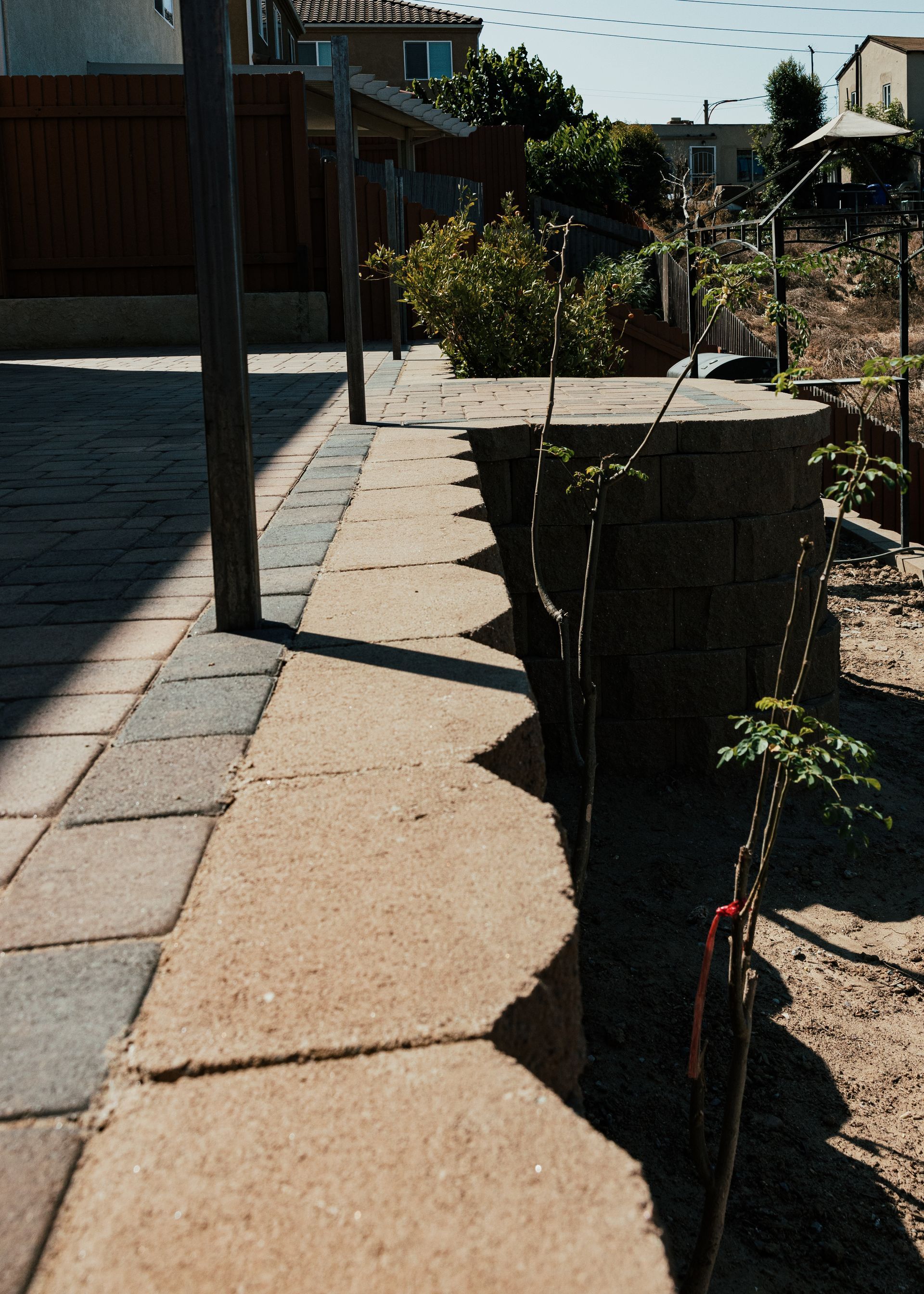 retaining wall holding soil on sloped yard in hillside landscaping san diego