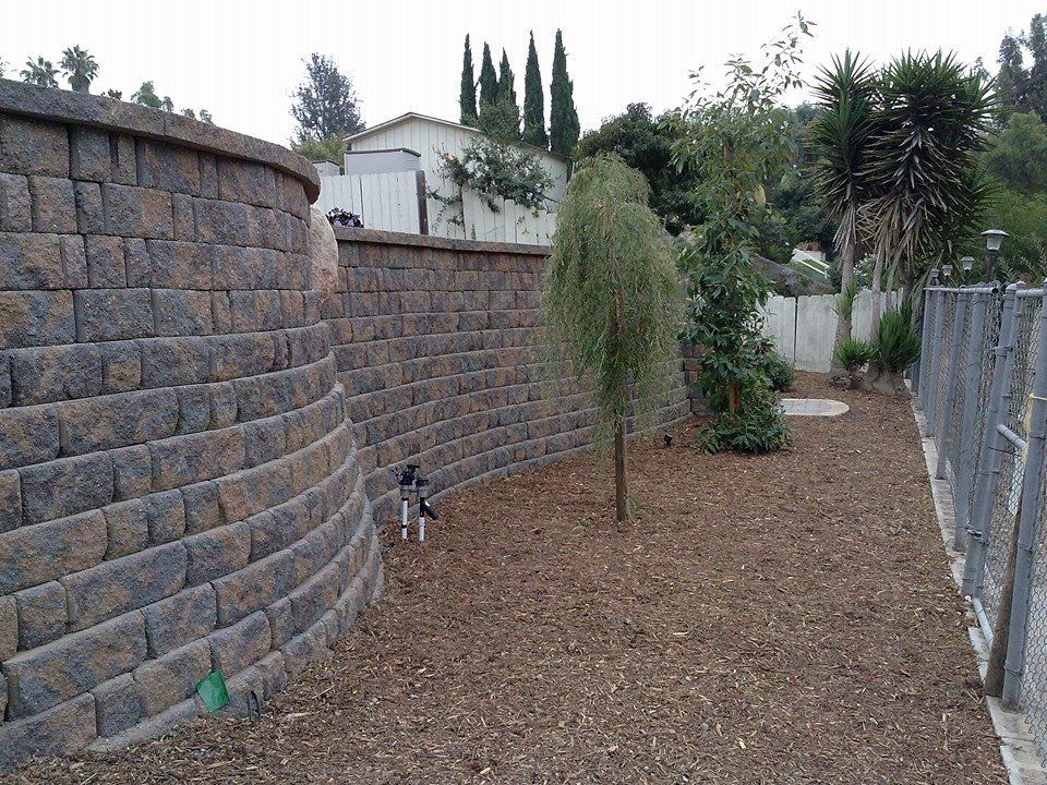 retaining wall integrated into backyard patio design in San Diego