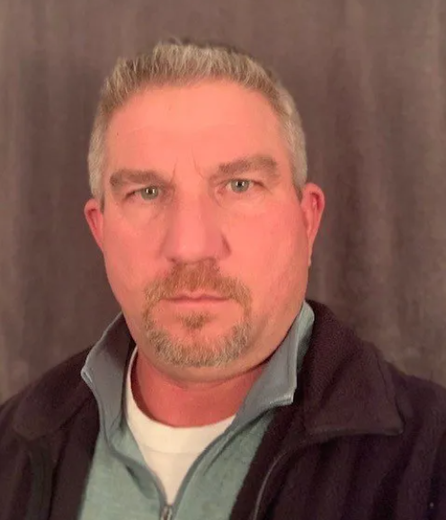 employee at taylor roofing
