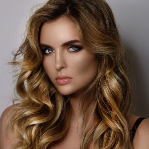 blonde woman with the wolf haircut