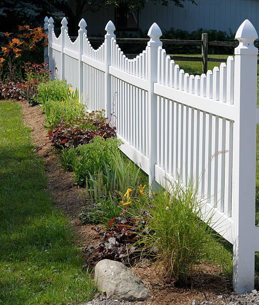 Vinyl Picket Fence Installation Contractor