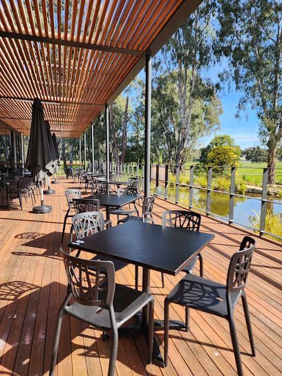 this is the picture of of the deck at Omari Bendigo in white hills