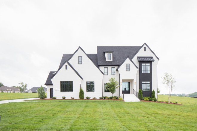 Cape Cod style home with a tan exterior paint job in bowling green, ky. Nice front porch.