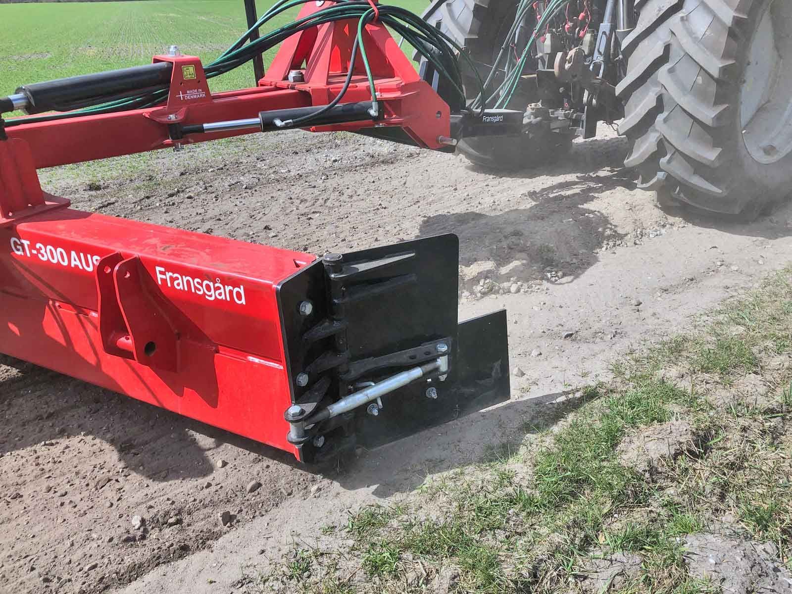 Eine rot-schwarze Maschine mit dem Wort Franskard darauf