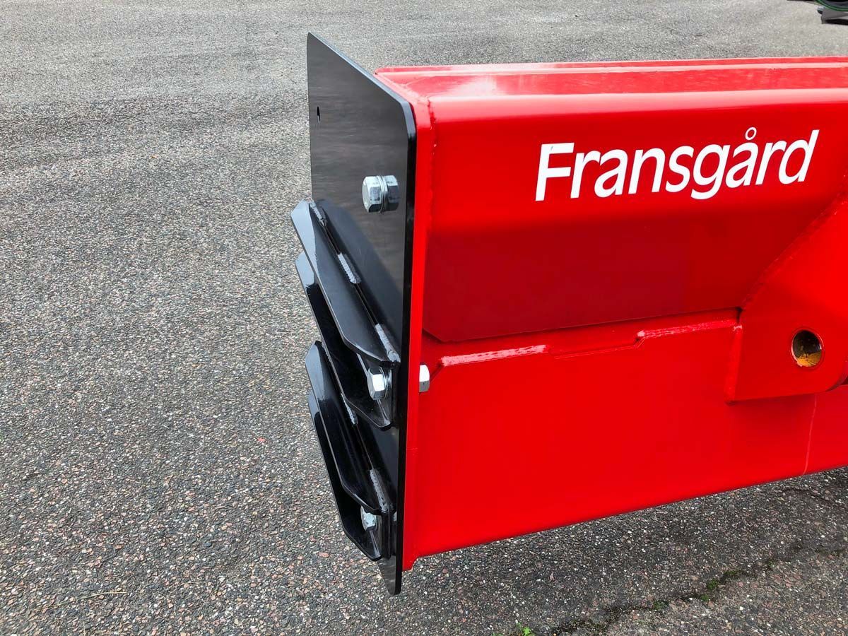 Ein rotes Objekt mit dem Wort Fransgard darauf