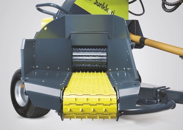 Eine Maschine, auf der das Wort „Schrott“ steht