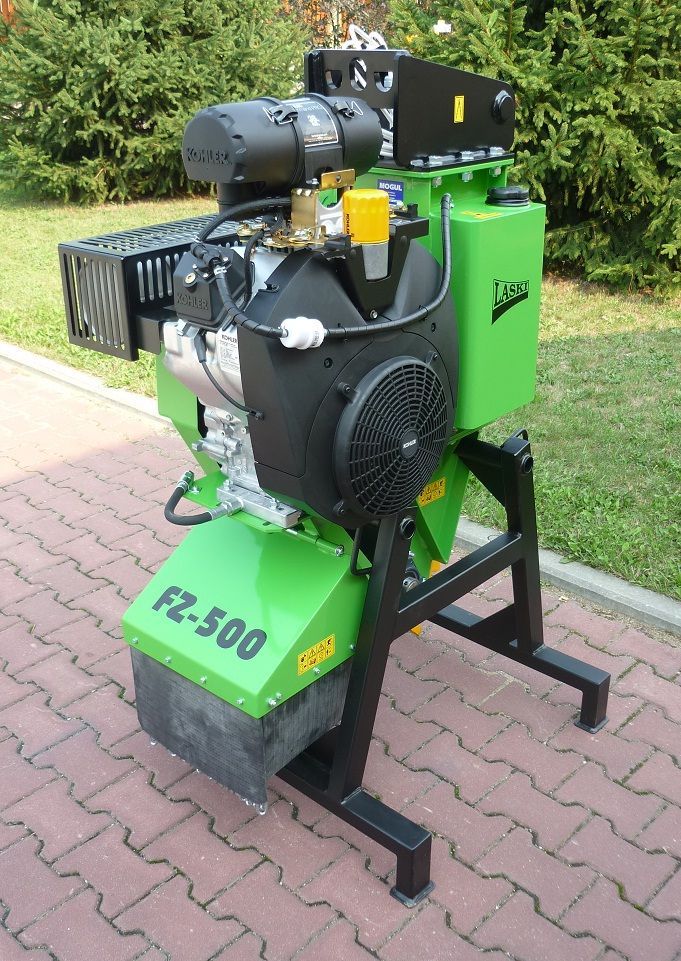 Eine grüne Maschine mit der Aufschrift FZ-500