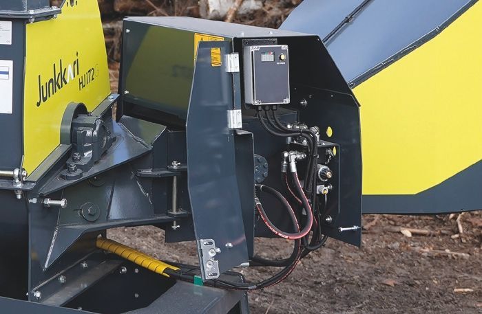 Eine gelb-schwarze Maschine mit dem Wort „Junk“ darauf