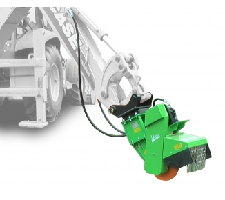 An einem Traktor ist eine grüne Maschine befestigt, auf der ASF steht