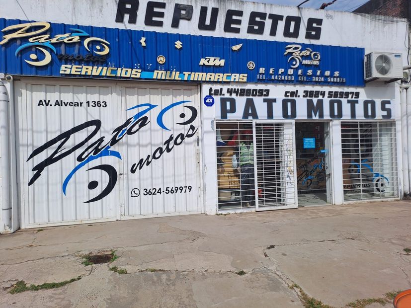 Moto siendo atendida en el taller de Pato Motos en Resistencia, Chaco