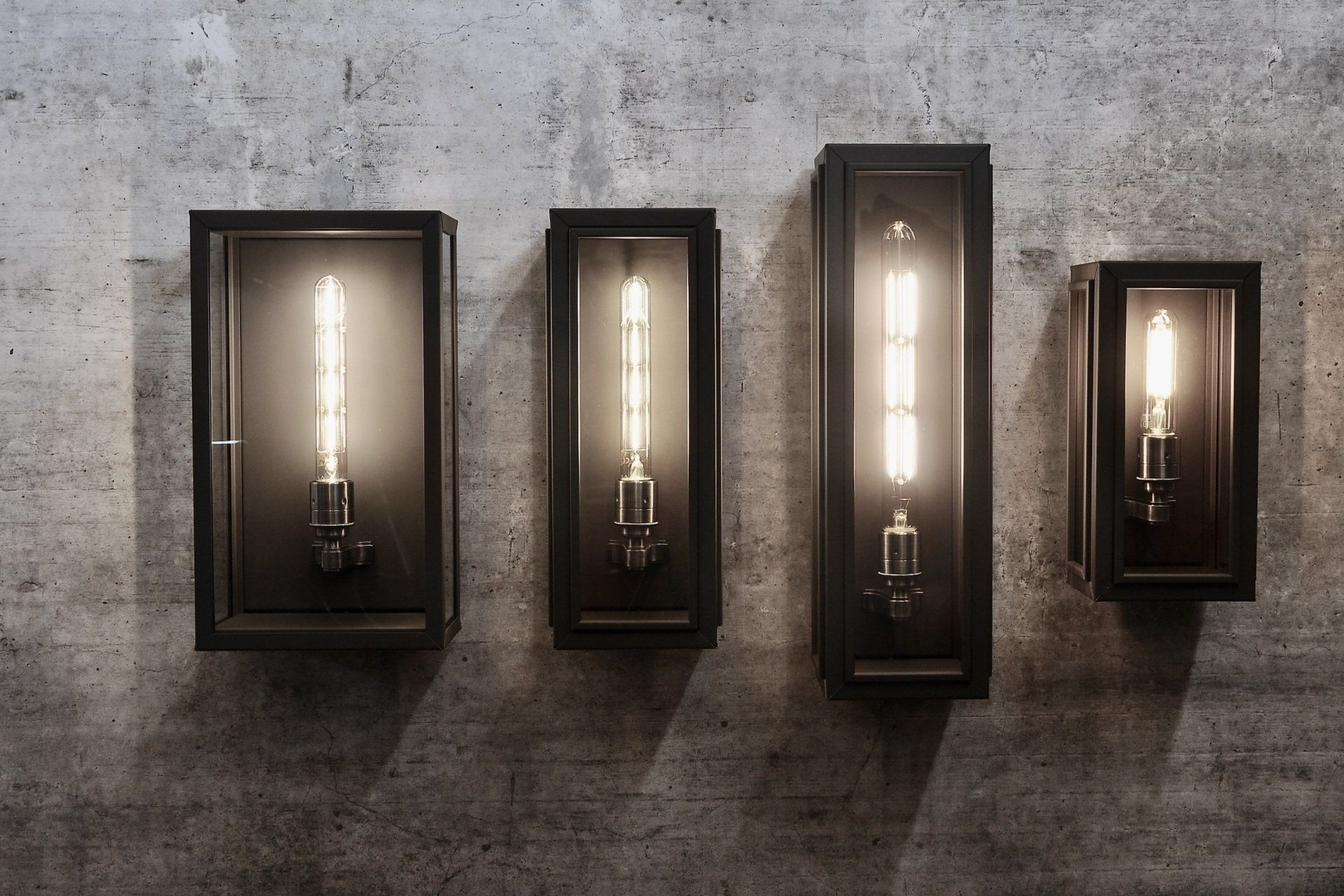 Windsor Wall Light Medium in Antique Black