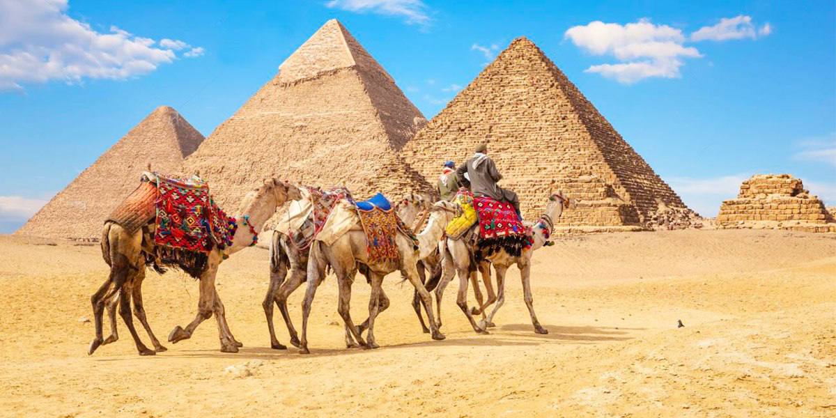 Pyramids of Giza & Egyptian Museum Day Tour from Sharm El Sheikh