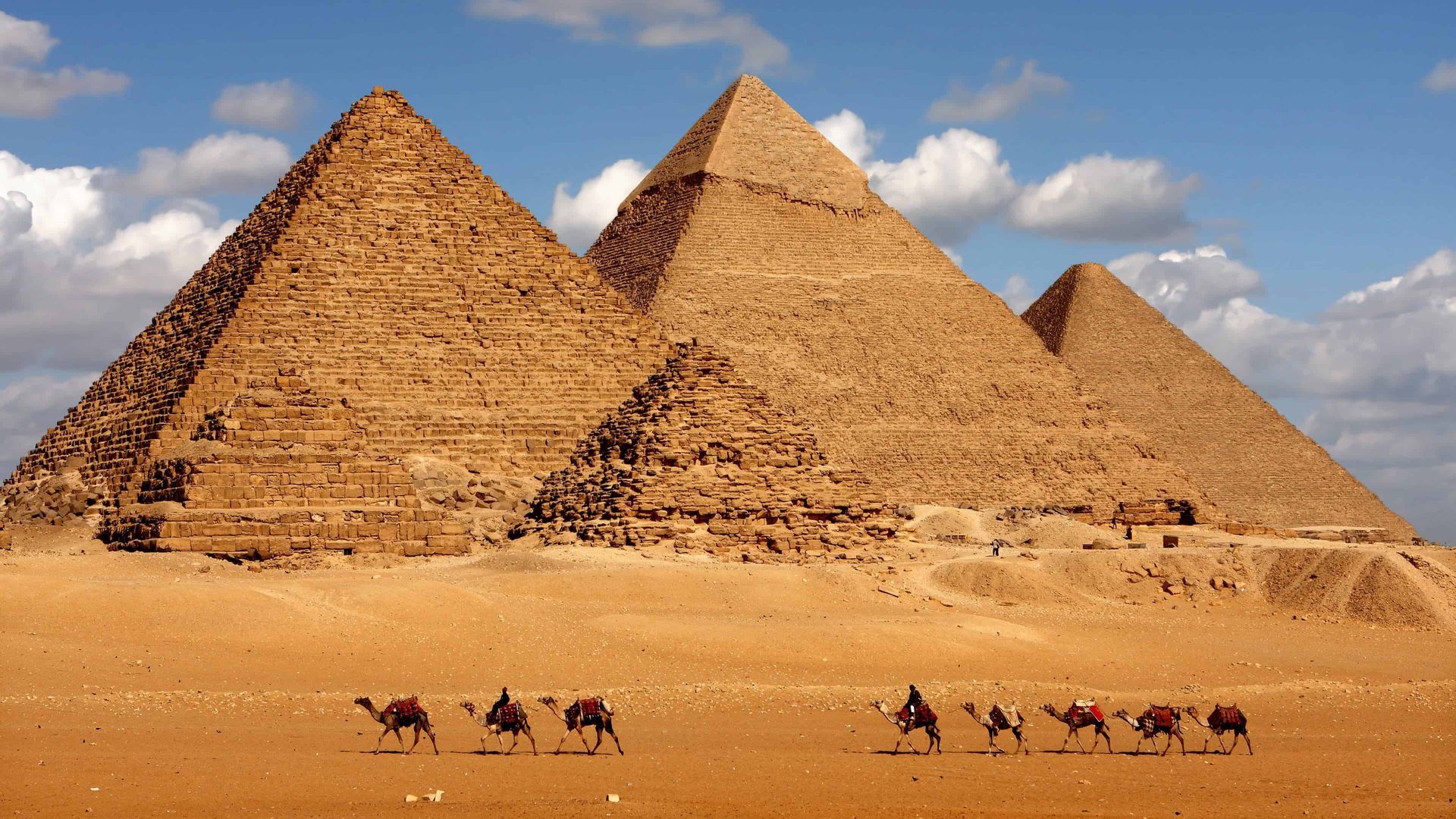 Pyramids Of Giza And Egyptian Museum Tour By Bus From Hurghada