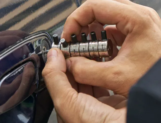 Car key locksmith