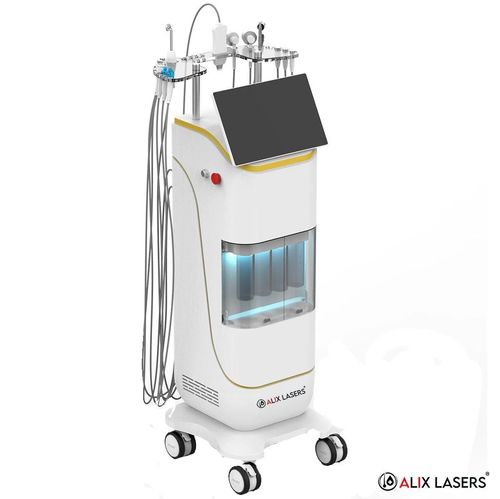 Ultraschallsonde am Knie einer Person in einer hellen Klinikumgebung