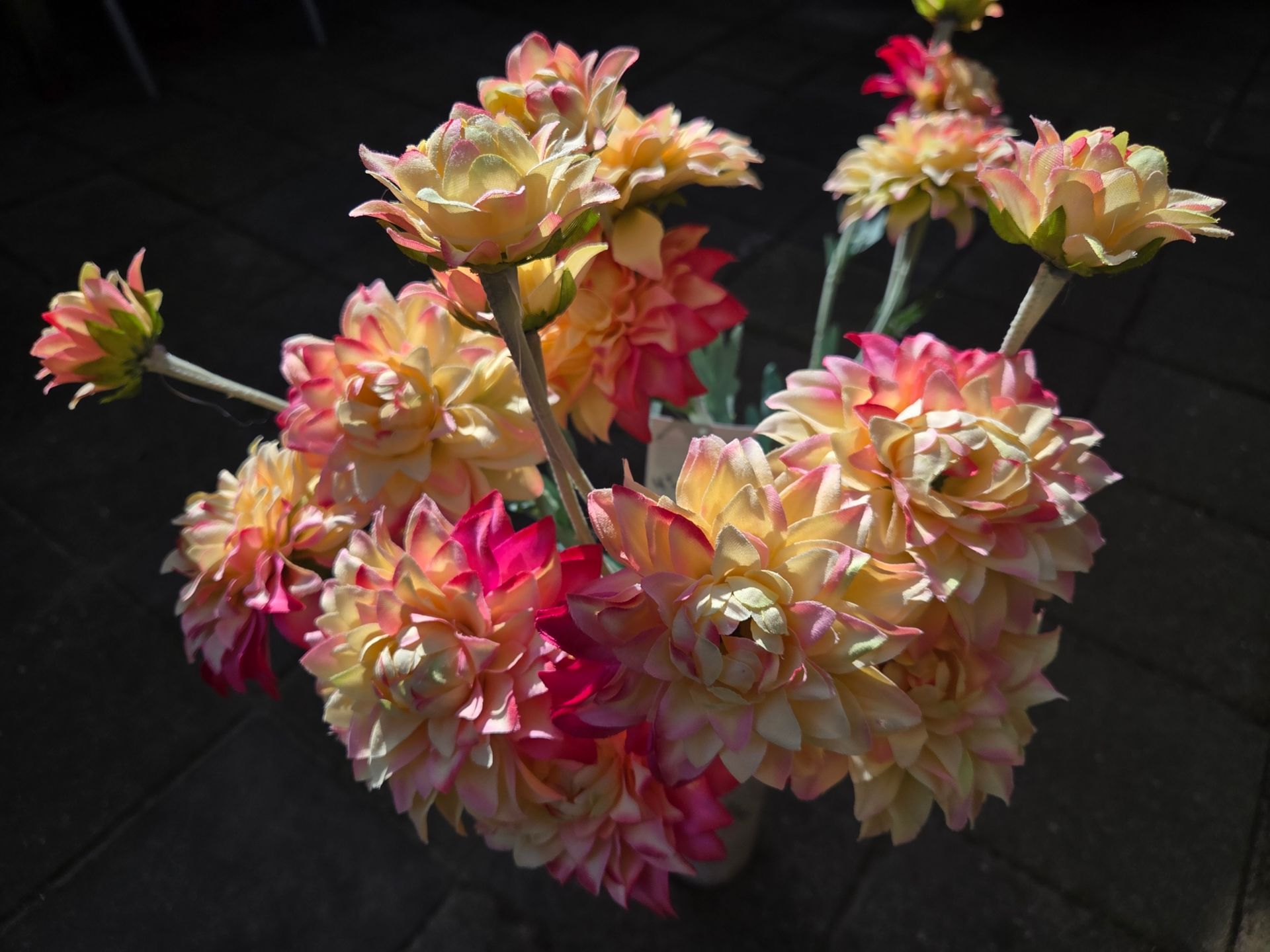 DAHLIA KUNST CLAYRE & EEF - ROZE GEEL TINTEN