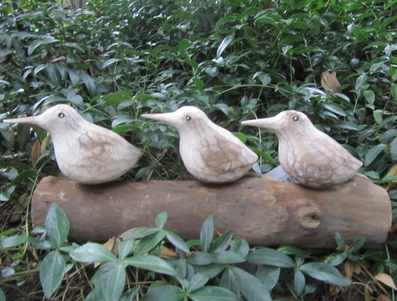 HOUTEN VOGELS OP EEN DIKKE TAK - HAND MADE