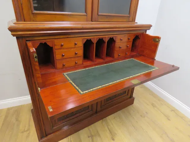 Wooden dresser with two mirrors