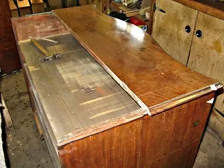 SERPENTINE MAHOGANY CHEST 1