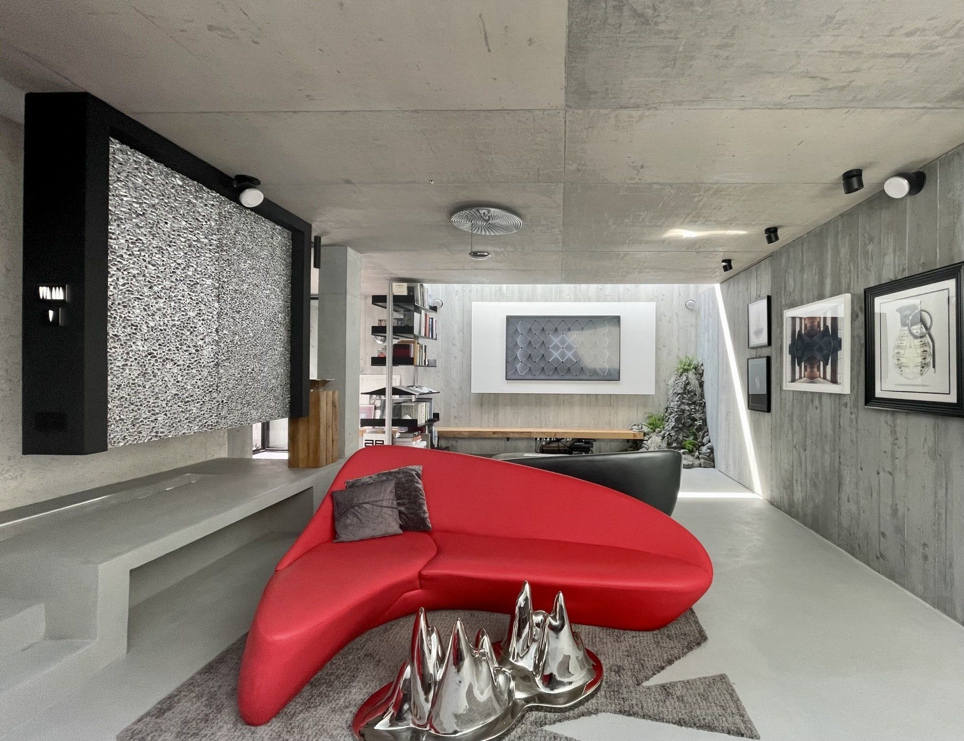 The Invisible House