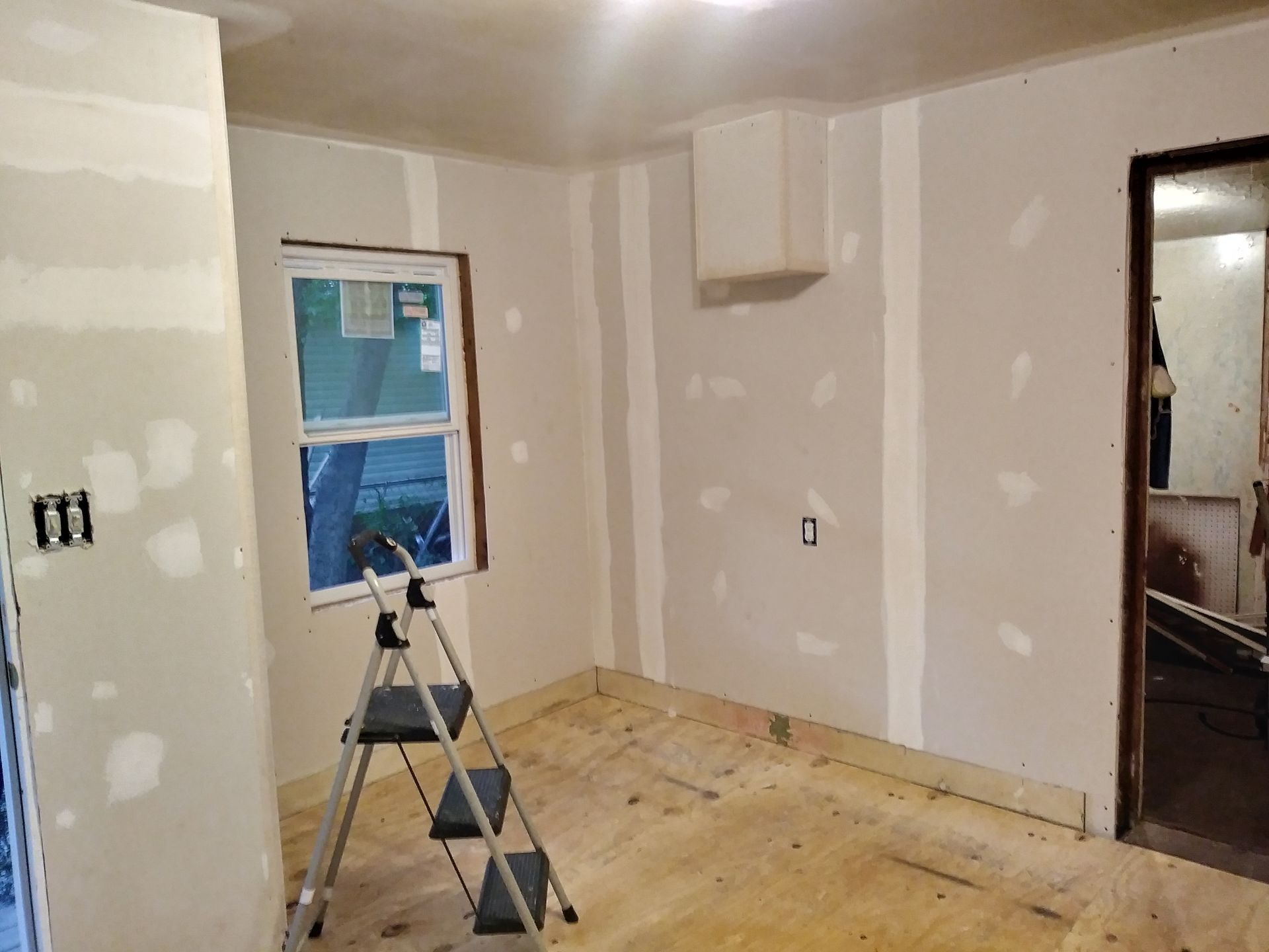 There is a ladder in the middle of the room.