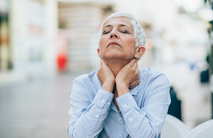 donna di mezza età apparentemente stanca