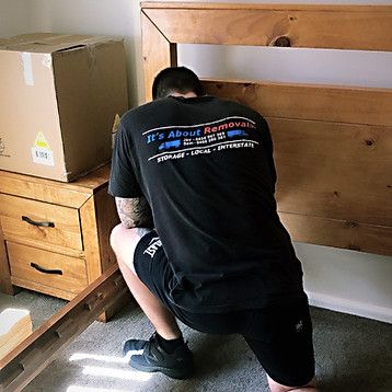 Removalist in Wollongong, assembling or disassembling furniture