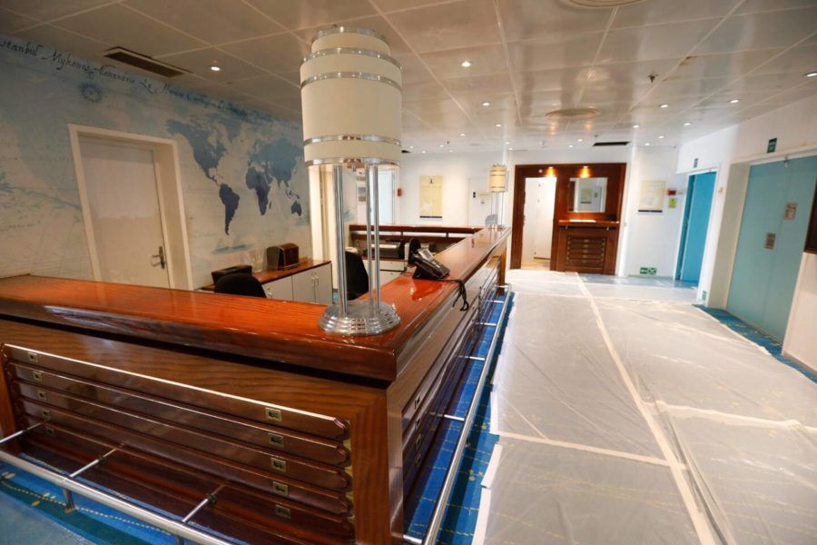 Club Med 2 desk