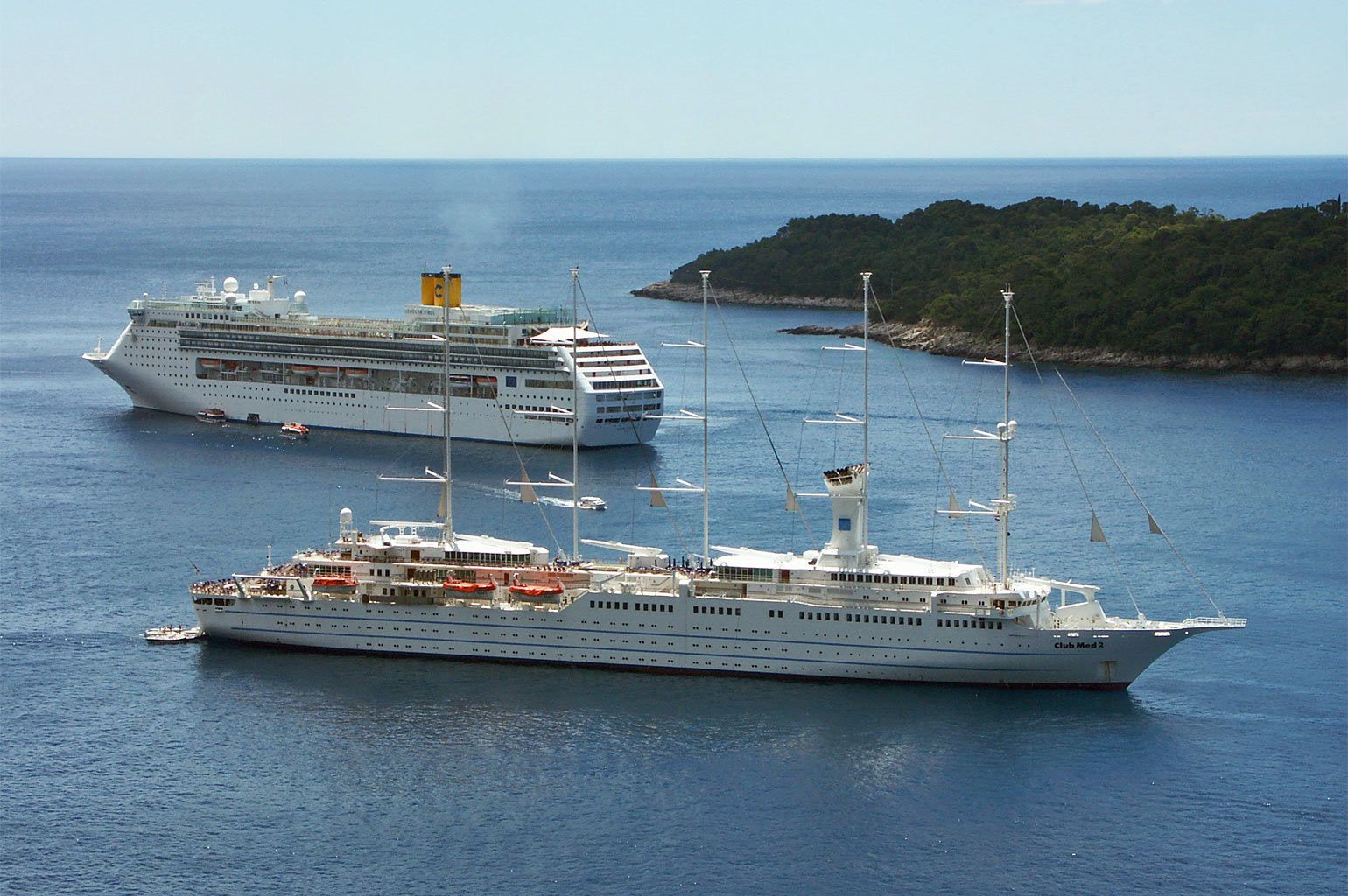 Nave Costa e Club Med 2