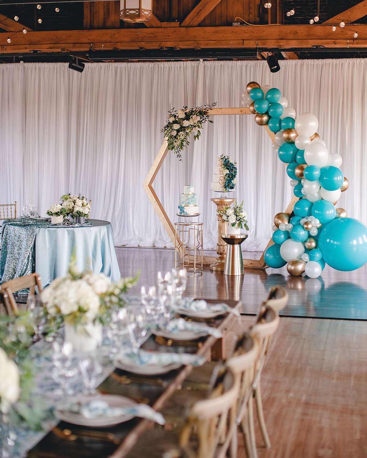 blue and gold party decor