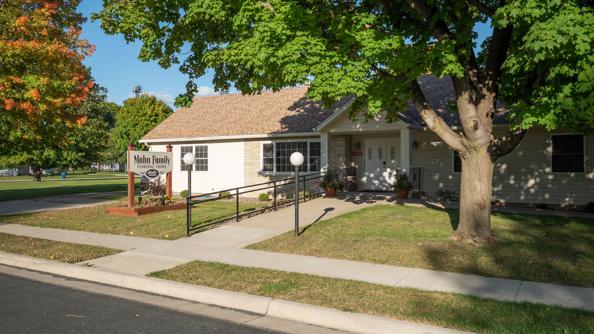 Pine Island, MN | Mahn Family Funeral Chapel