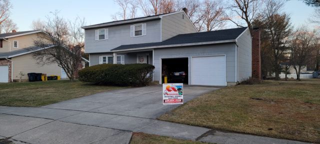 Residential House with Shingle Roof and Vinyl Siding — Hamilton, NJ — United Roofing & Restoration Co.