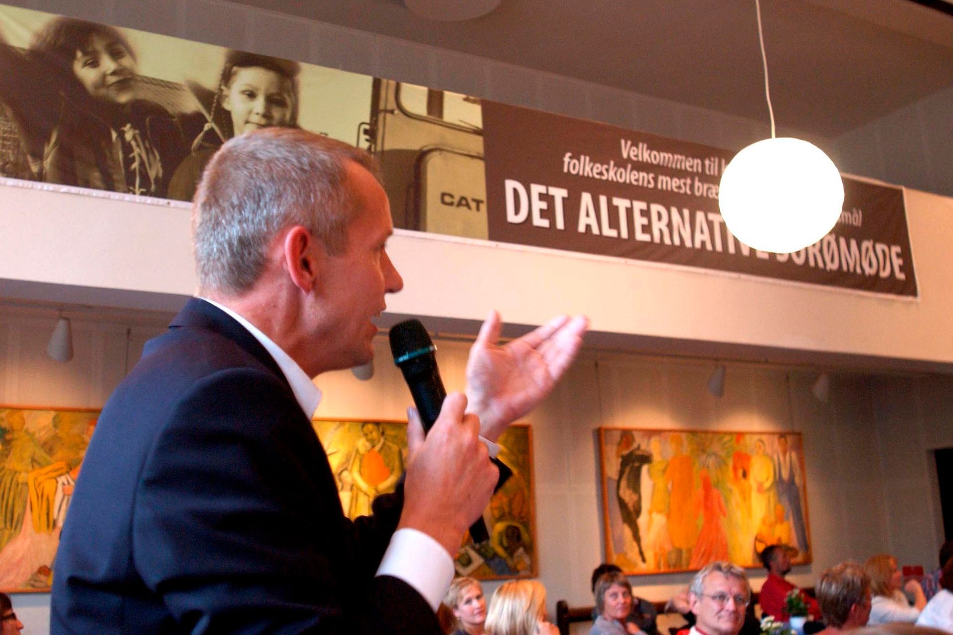 Fra Det alternative Sorømøde. Her er det Alexander von Oettingen, der på mødet fik tildelt Holger Prisen. Den gives til en person, der i særlig grad har bidraget til at hæve kvaliteten i debatten om skole og pædagogik.