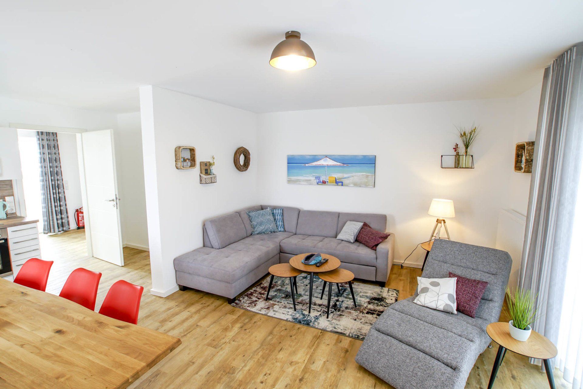 Esszimmer, Wohnzimmer und Küche in Ferienhaus 17.