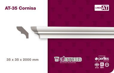 AT-35 Cornisa moldura plateada sobre tarjeta de producto magenta, etiquetada 35 x 35 x 2000 mm