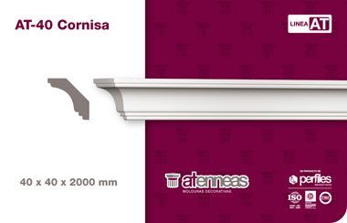 AT-35 Cornisa moldura plateada sobre tarjeta de producto magenta, etiquetada 35 x 35 x 2000 mm