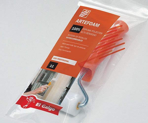 Kit de rodillo de pintura Artefoam naranja en envase de plástico transparente con rodillo, bandeja y mango.