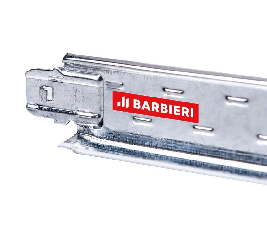 Primer plano de una guía de cajón de metal plateado con una etiqueta roja de BARBIERI.