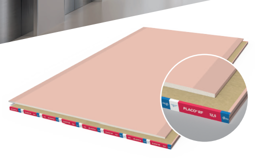 Tablero rosa en capas con inserción de sección transversal que muestra múltiples capas internas de colores.