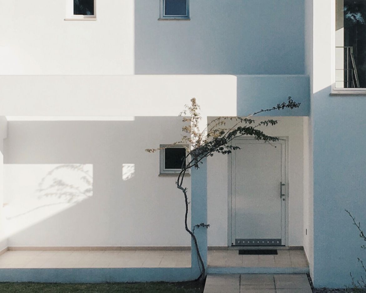 Cubo de pintura Anclaflex Econove blanco con tapa verde y etiqueta azul verdosa, para uso interior y exterior.