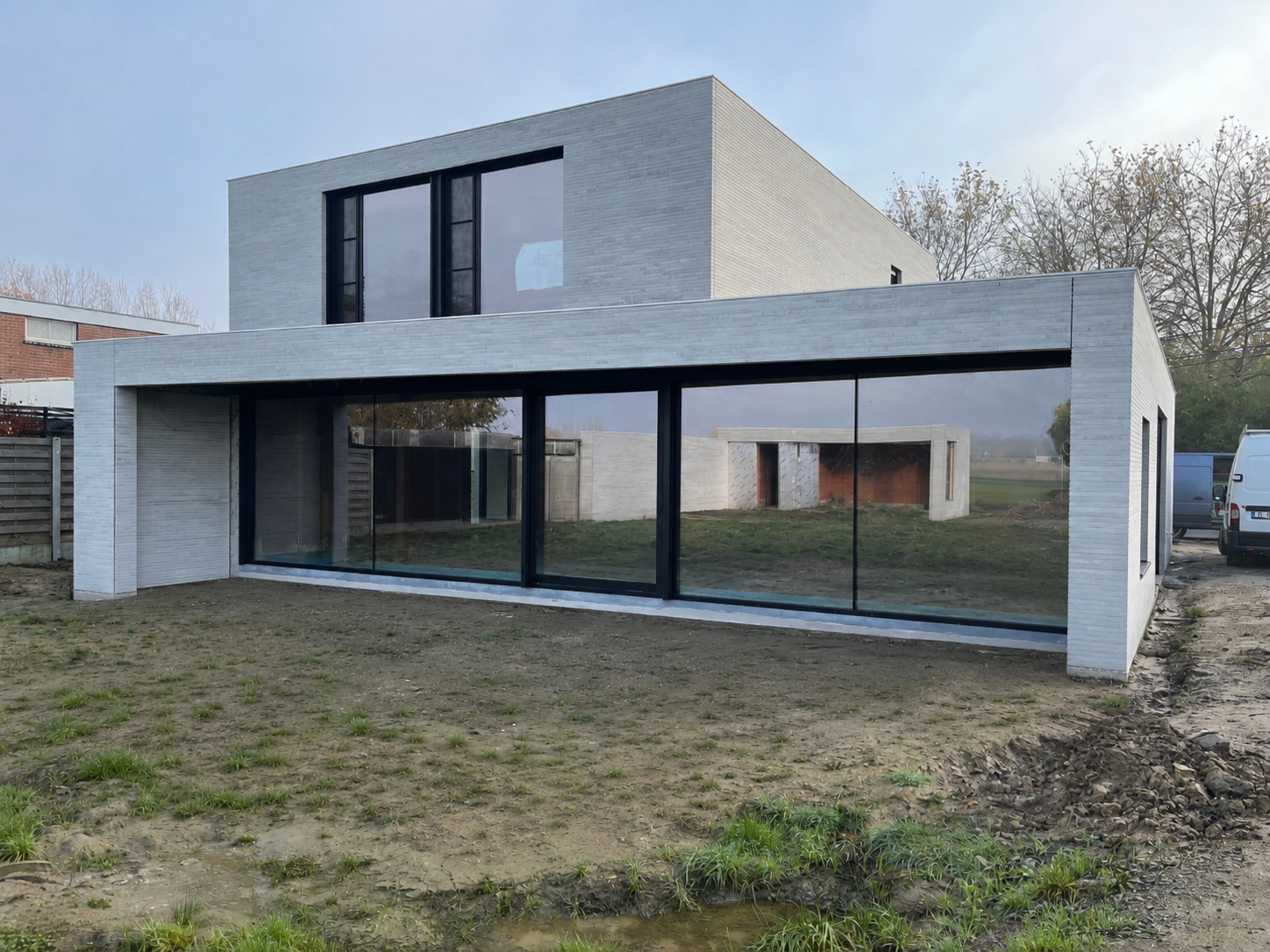 Residentiële nieuwbouwwoning in Roeselare, gerealiseerd door CDF Bouw uit Ardooie met MBI-gevelstenen. Aannemer / metser / ruwbouw