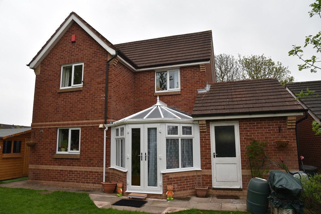A picture of a detached property with an extension in Chesterfield