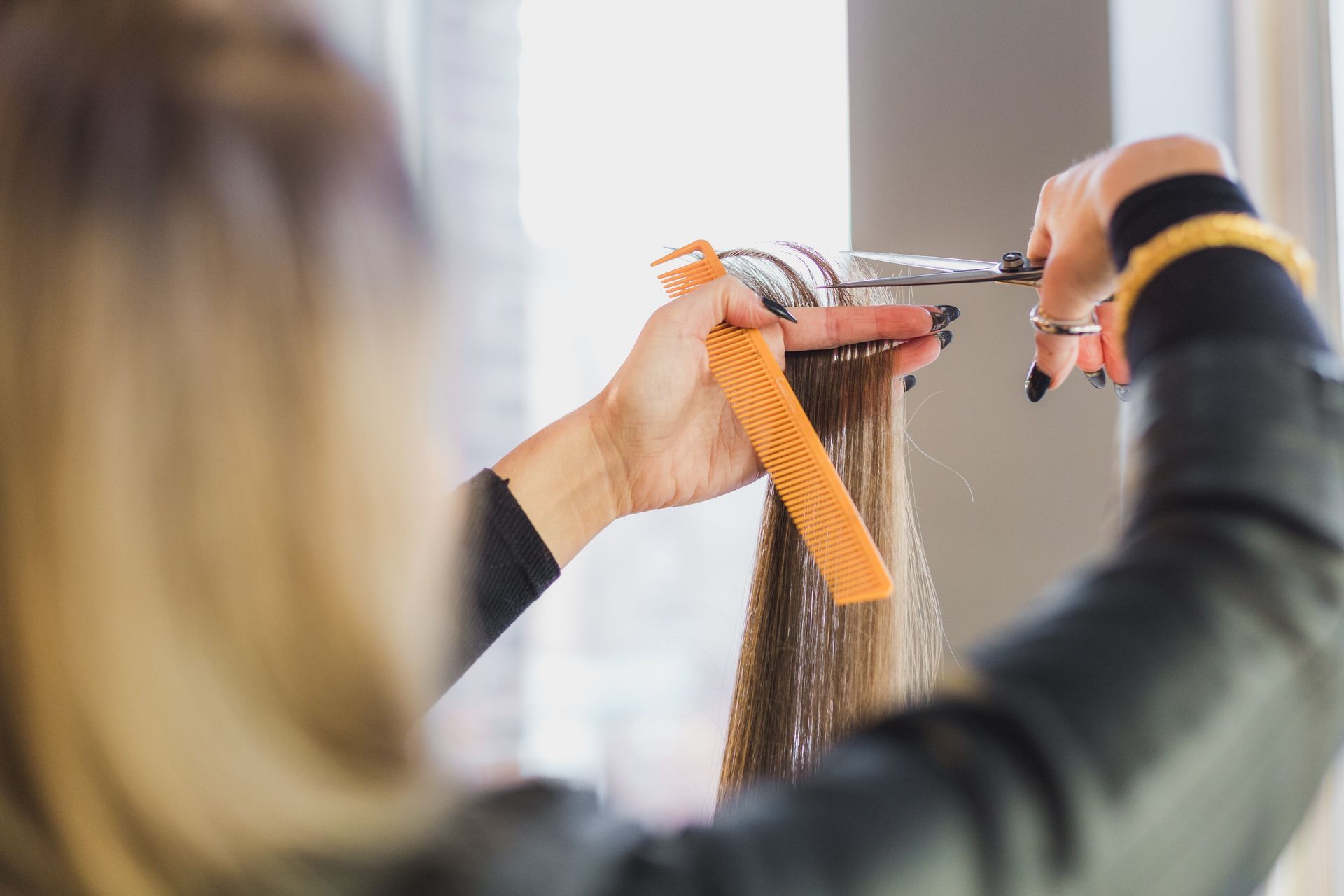 Leadership and business growth in a commission salon.