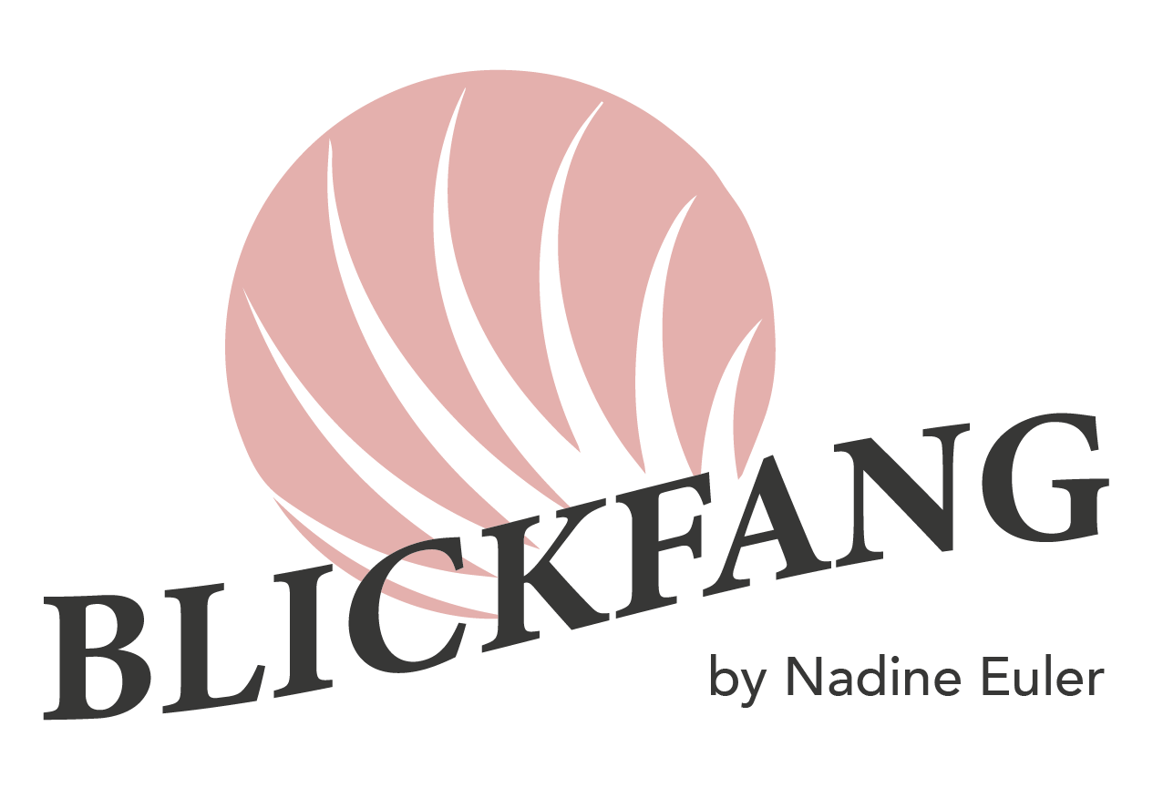 Ein rosa-weißes Logo für Blickfang von Nadine Euler