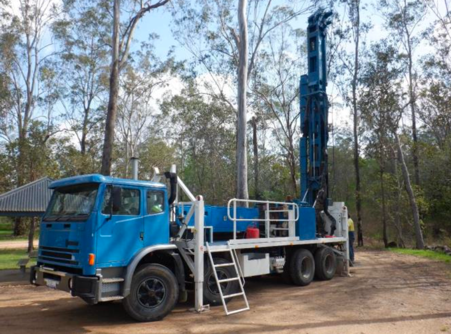 Blue drilling rig truck in a wooded area with a white ladder — on the Sunshine Coast, QLD