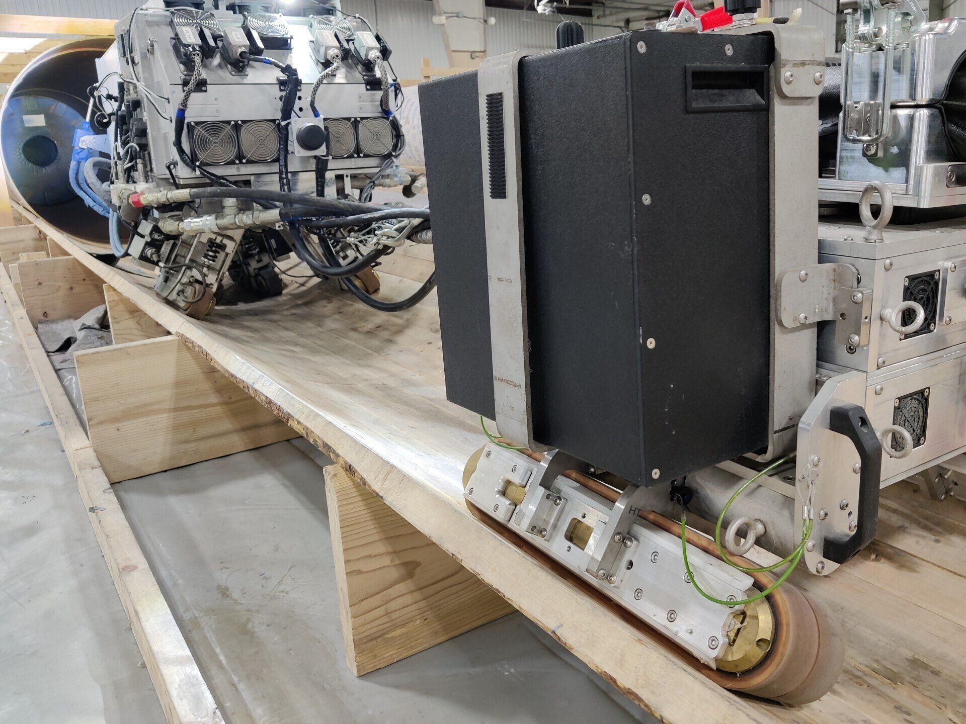 Robot with Umbilical Drive Unit