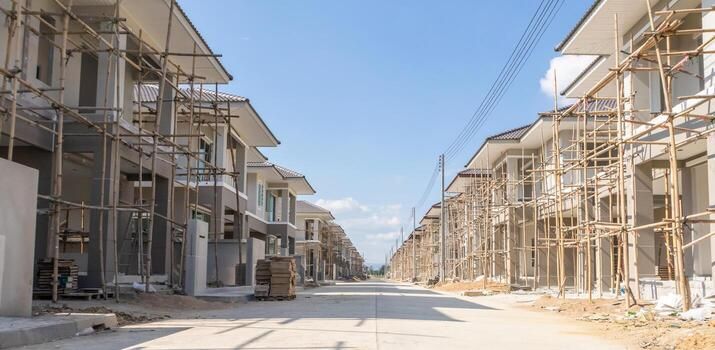 Corporate push for urban growth and the sequence of crowding urban expanse